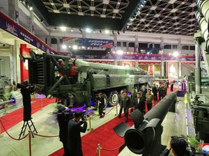 Menhan Rusia Pantau Pameran Persenjataan Korut