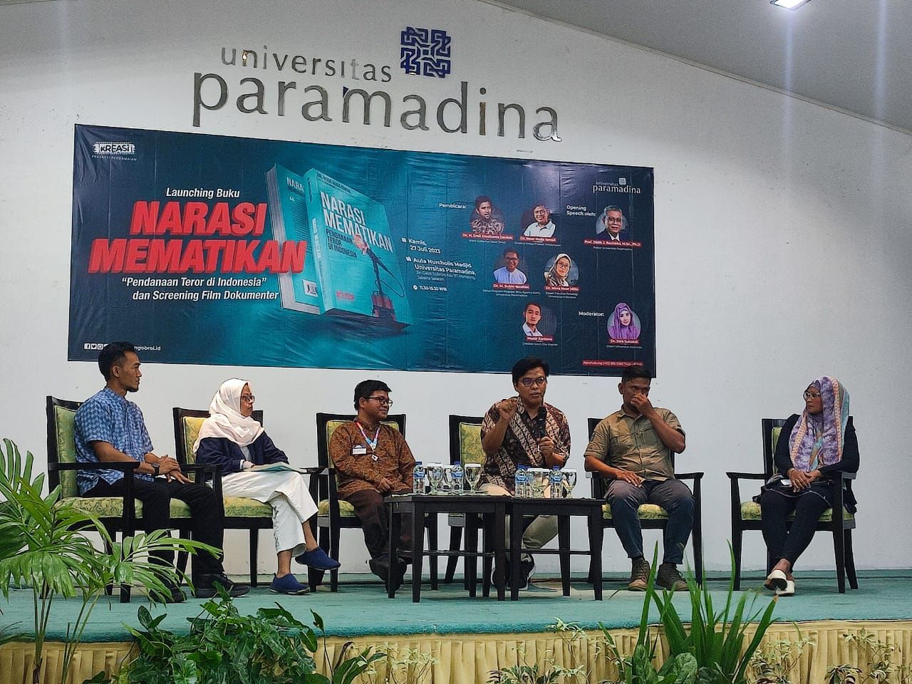 Noor Huda Ismail (ketiga dari kanan) saat bedah buku karyanya, 'Narasi Mematikan Pendanaan Teror di Indonesia' di Universitas Paramadina, Kamis (27/7/2023)