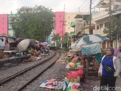 Pemkot Surabaya Tunggu KAI Tertibkan Pasar Ekstrem Dupak Magersari