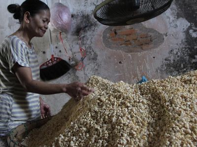 Perajin Tempe Keluhkan LPG Langka di Malang
