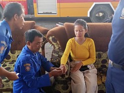 Dilan Panik Cincin Titanium Bikin Jarinya Bengkak