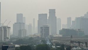 Potret Udara Buruk Jakarta yang Sering Dikira Mendung, Awas Bahaya!