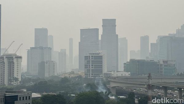 Potret Udara Buruk Jakarta yang Sering Dikira Mendung, Awas Bahaya!
