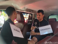 Ekspresi Tenang Baghastian Peragakan Pembunuhan Sopir Taksi Online Semarang