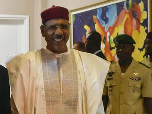 Junta Militer Tutup Wilayah Udara Niger Usai Tolak Bebaskan Presiden Junta Militer Tutup Wilayah Udara Niger Usai Tolak Bebaskan Presiden
