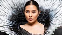Potret Memesona Prilly Latuconsina Pakai Kostum JFC Berbahan Sedotan Plastik