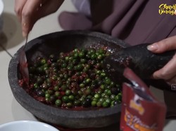 Nikmatnya Sambal Leunca ala Shanty Denny yang Hobi Pedas