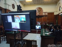 Kata Hakim Soal Permintaan Samanhudi Minta Sidang Digelar Offline