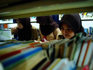 Saling Lempar Perkara Kisruh Sistem Zonasi