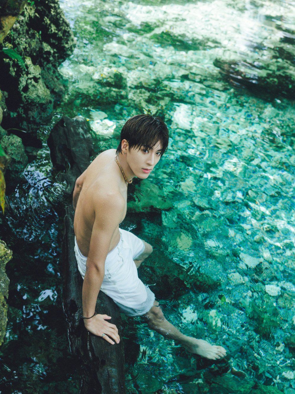 Teaser foto Eric untuk comeback THE BOYZ 2ND ALBUM [PHANTASY] Pt.1 Christmas In August.