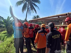 Pasukan Katak Dilibatkan Evakuasi 8 Penambang Emas Terjebak di Banyumas