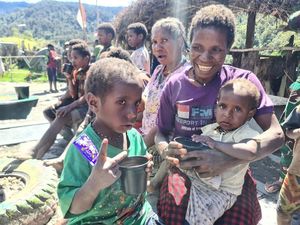 Riangnya Warga Nduga Dapat Pelayanan Kesehatan Gratis Prajurit Kostrad 433/JS