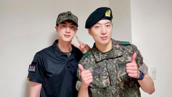 Momen Akrab Jin BTS dan Yoon WINNER di Barak Militer