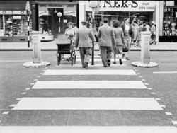 Sejarah Singkat Penyeberangan Jalan dan Sosok yang Menamai Zebra Cross