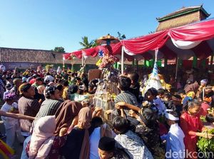Melihat Gerebeg Tumpeng Sewu di Ujung Timur Situbondo