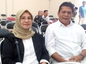 Persaingan Tak Biasa Pasutri di Pilkades Parung Kuningan Persaingan Tak Biasa Pasutri di Pilkades Parung Kuningan