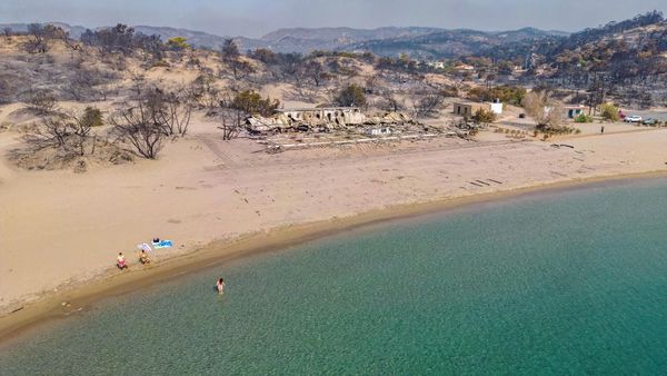 Pulau Rhodes Kembali Sambut Turis Usai Kebakaran, Bakal Beri Liburan Gratis