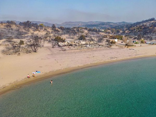 Pulau Rhodes Kembali Sambut Turis Usai Kebakaran, Bakal Beri Liburan Gratis