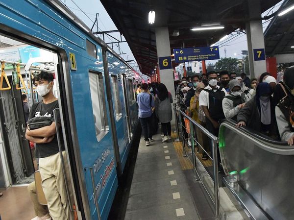 Horee... JakCard Kini Bisa Digunakan Naik KRL