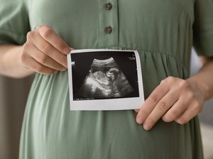 Apakah Surrogate Mother Solusi bagi Pasangan Sulit Memiliki Anak?