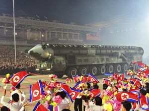 Kim Jong Un Pamer Rudal ke Delegasi China