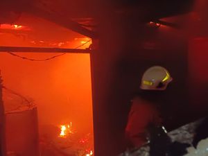 Kebakaran Diduga Dipicu Tabung Gas Bocor di Jaktim, Seorang Nenek Tewas