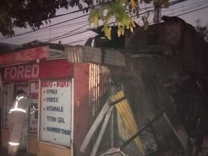 Bangunan Bekas Panti Pijat di Depok Kebakaran, 2 Rumah Kena Imbas Bangunan Bekas Panti Pijat di Depok Kebakaran, 2 Rumah Kena Imbas