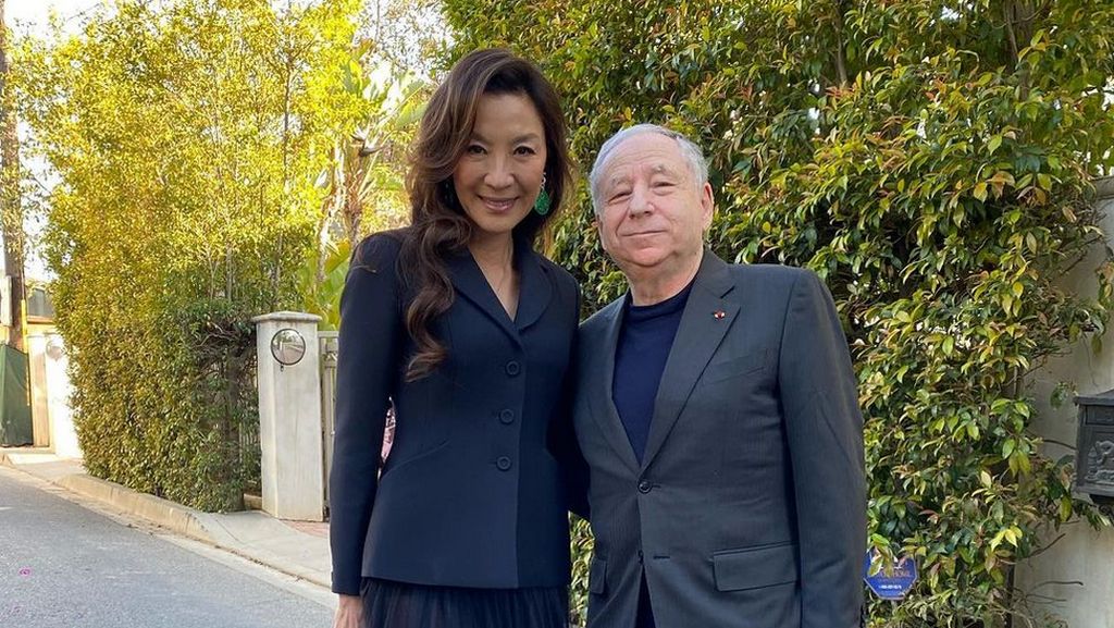 7 Potret Mesra Michelle Yeoh dan Suami, Menikah Setelah 19 Tahun Tunangan 7 Potret Mesra Michelle Yeoh dan Suami, Menikah Setelah 19 Tahun Tunangan