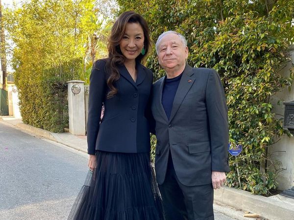 7 Potret Mesra Michelle Yeoh dan Suami, Menikah Setelah 19 Tahun Tunangan