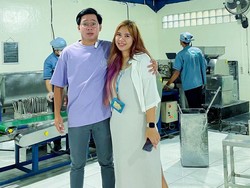 Kisah Kia, Bantu Ibu Jual Gorengan hingga Kini Punya Minimarket dan Pabrik