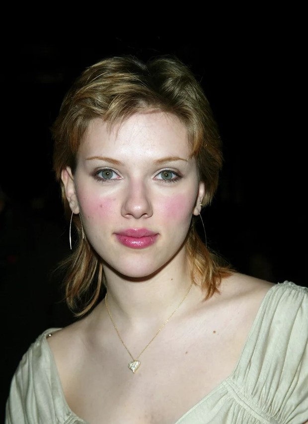 Penampilan Scarlett Johansson pada tahun 2003/Foto: popsugar.com