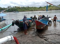 Perahu Nelayan Jembrana Terbalik, Ikan Hasil Melaut Amblas