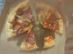 Pesan Pizza Rp 500 Ribu, Wanita Ini Geram Pesanannya Dimakan Kurir