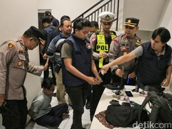 Razia Malam di Surabaya Jaring Pemotor Bawa Sabu