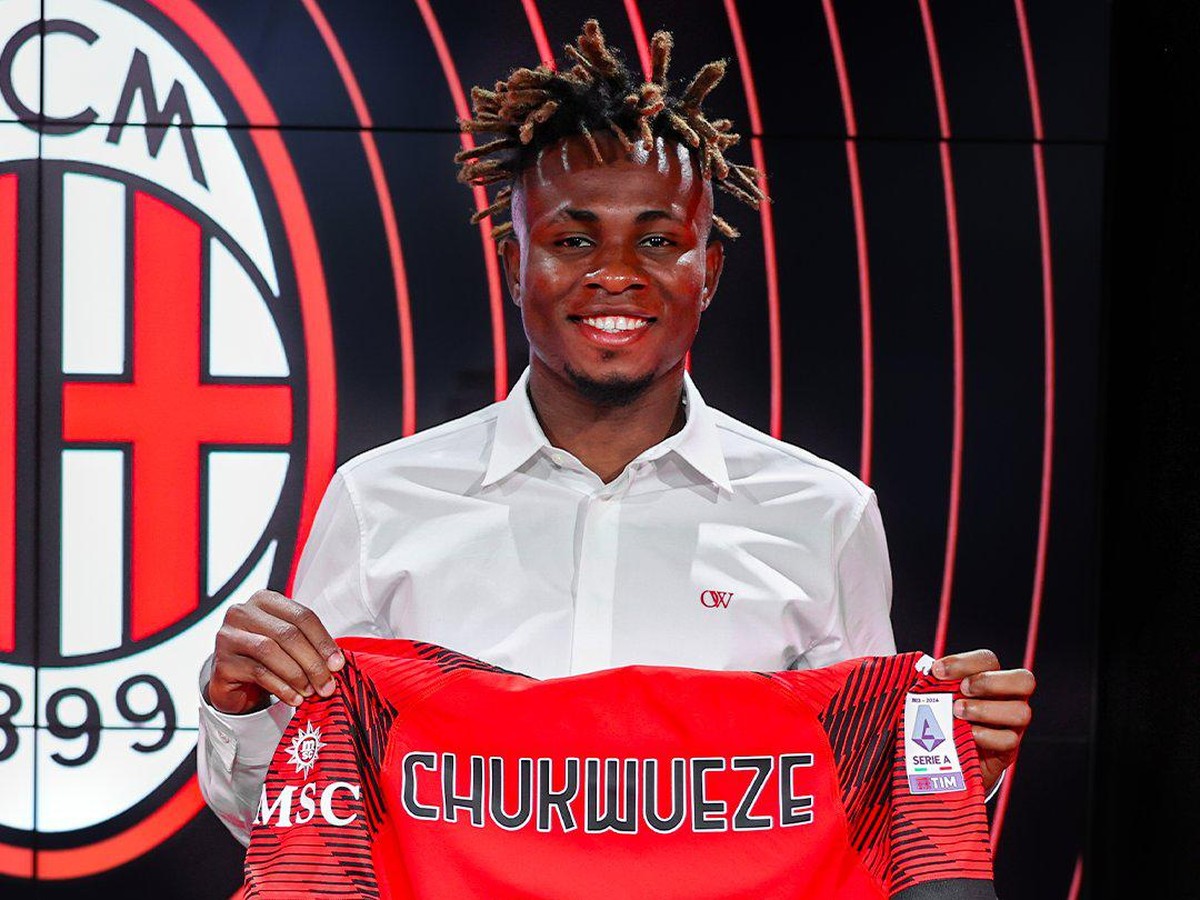Samuel Chukwueze sah jadi milik AC Milan (Twitter @ACMilan)