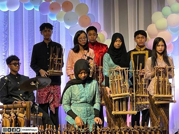 Momen Penampilan Angklung di Acara Min On Kids Festa 2023 Tokyo