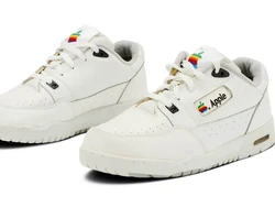 Dilelang Sepasang Sneakers Jadul Apple, Harga Mulai dari Rp 754 Juta