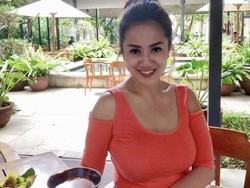 Apa Alasan Tante Ernie Cerai Setelah Menikah 21 Tahun?