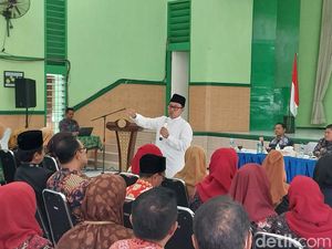 Wali Kota Malang Sarankan Koperasi Sekolah Tidak Ikut Jual Seragam Wali Kota Malang Sarankan Koperasi Sekolah Tidak Ikut Jual Seragam