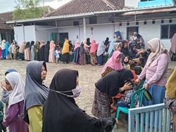 Ratusan Warga di Banyuwangi Usap Anak Yatim-Piatu di 10 Muharram
