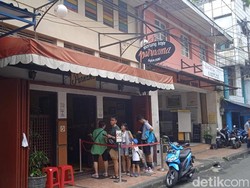 Eksis Hampir 1 Abad, Warung Kopi Purnama Masih Dicintai Warga Bandung
