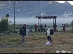 Fenomena Embun Es Bikin Dataran Tinggi Dieng Diserbu Pelancong
