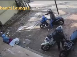 Viral Aksi Maling Motor di Bogor, Kasih Duit ke Pemulung Sebelum Mencuri