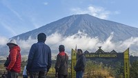Pemandu Gunung Rinjani Wajib Punya Kartu Akses, Berlaku 1 Tahun