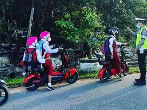 Anak-anak Dilarang Bawa Motor, Eh Kini Beralih ke Sepeda Listrik Anak-anak Dilarang Bawa Motor, Eh Kini Beralih ke Sepeda Listrik
