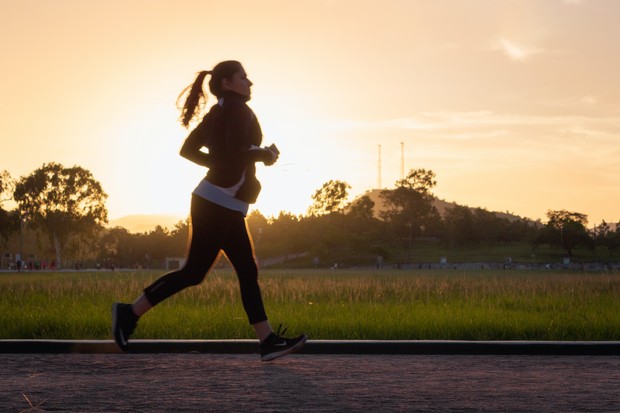 Berlari atau jogging/Foto: Unsplash/Alex McCarthy