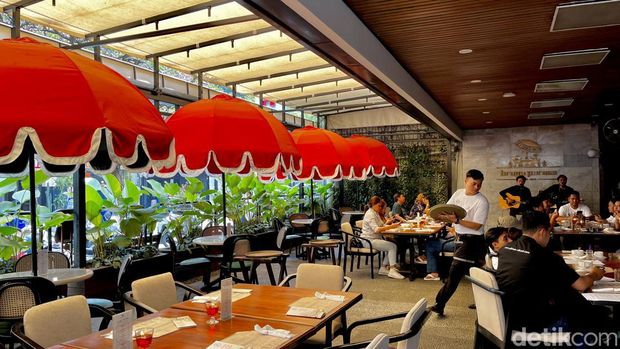 Braga Permai, lokasi kuliner legendaris yang berusia 1 abad.