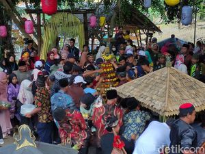 Ribuan Warga Dusun Arjomulyo Malang Gelar Festival 1001 Tumpeng