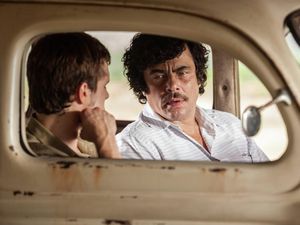 Sinopsis Escobar: Paradise Lost, Usaha Melarikan Diri dari Kartel Narkoba Sinopsis Escobar: Paradise Lost, Usaha Melarikan Diri dari Kartel Narkoba