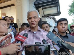 Kompak Pakai Kemeja Kotak-kotak, Ganjar: Saya Pernah Jadi Timses Pak Prabowo